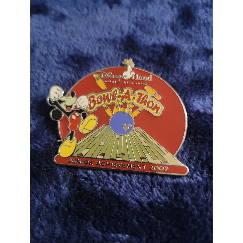 Authentic Disney Pin Mickey Mouse Cast Member Bowl-a-Thon 2007 LE 5500 52993